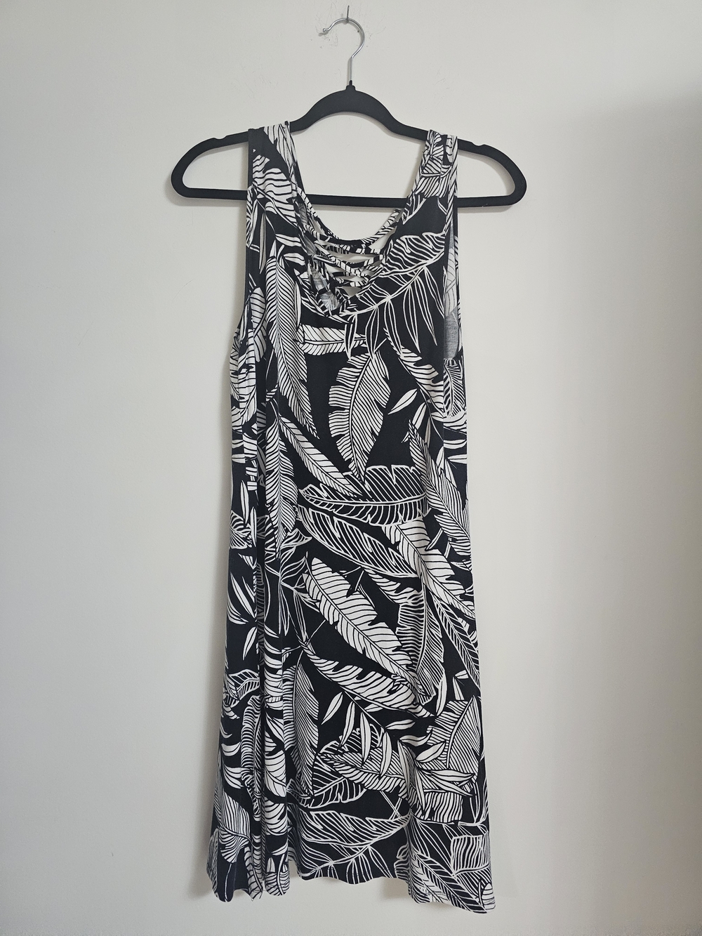Spense Black and White Leaf-Print Strappy Dress